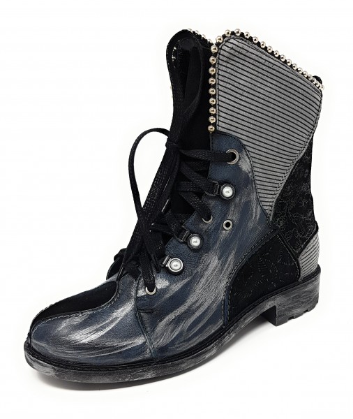 Combat Boot mit auffallenden Details in schwarz-silber